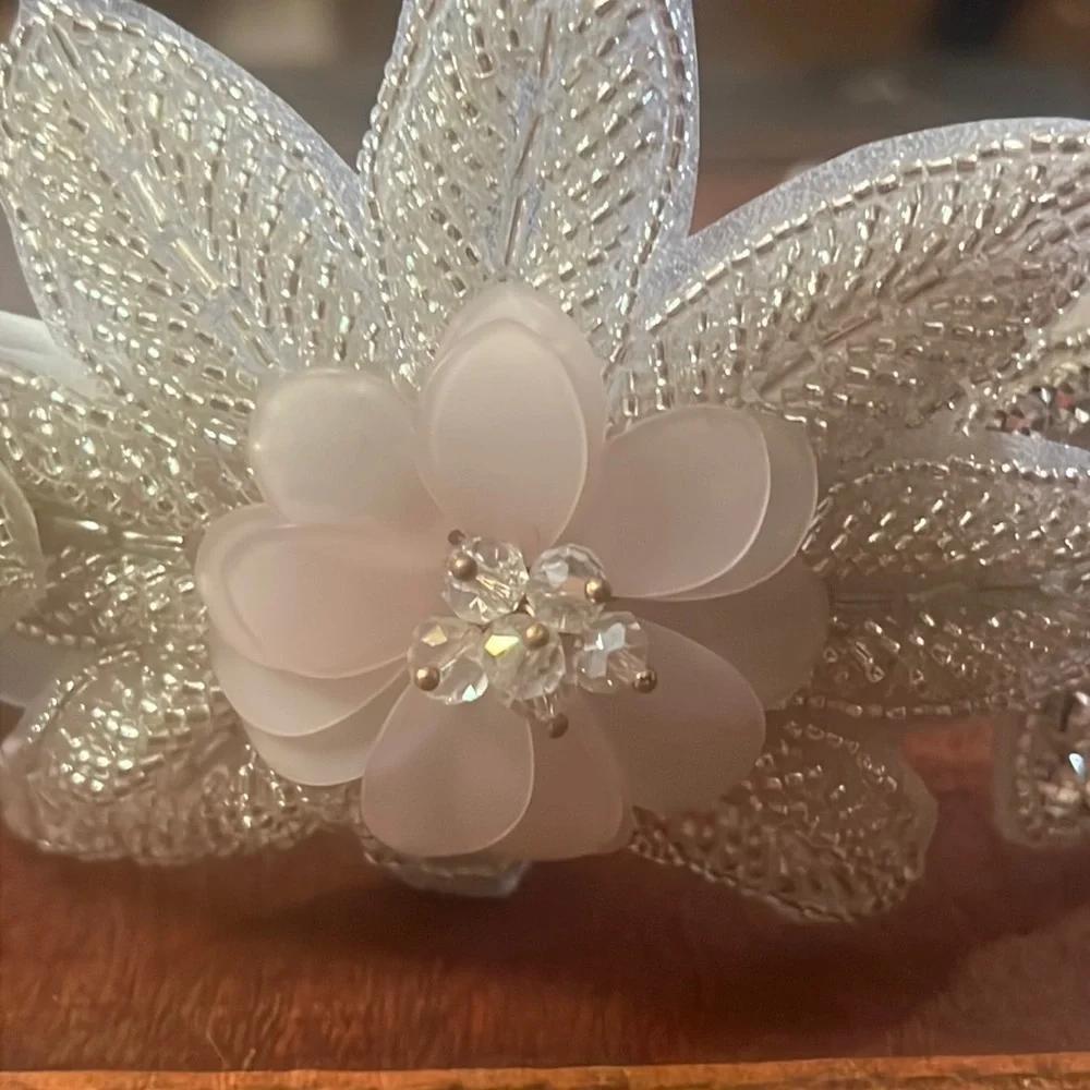 Elegant flower headband